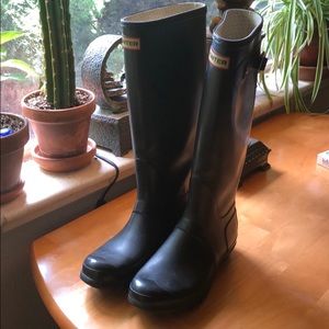 Hunter Rainboots w/Fleece Inserts INCLUDED!